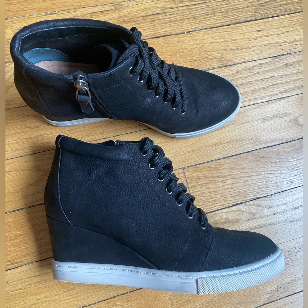 Calson Axel black wedge sneaker